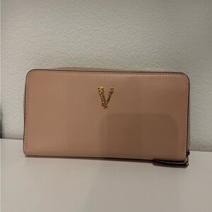 Virtus V light pink Versace wallet
